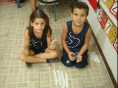 1º ano B brincando com o alfabeto móvel