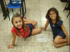 1º ano B brincando com o alfabeto móvel