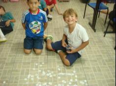 1º ano B brincando com o alfabeto móvel