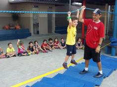 Brincando de Slackline na aula de Educação Física