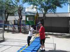 Brincadeiras de circo nos Grupos Arco-Íris e Água