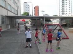 Brincadeiras de circo nos Grupos Arco-Íris e Água