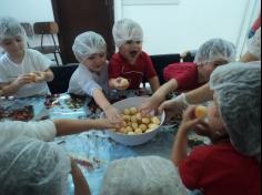 Oba! Pão de queijo quentinho no Grupo Esportes