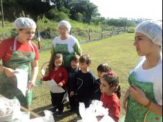 Grupo Animais da Fazenda visita o Espaço Verde com a Equipe do LEAS