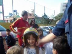 Grupo Arco-Íris em aula-passeio no Corpo de Bombeiros