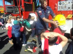 Grupo Arco-Íris em aula-passeio no Corpo de Bombeiros