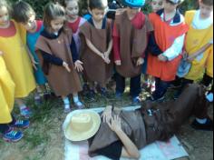 Tarde mágica e colorida do 1º ano C