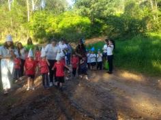 Grupo Peixe aprendendo a cuidar da natureza com o grupo do LEAS