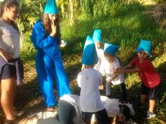 Grupo Peixe aprendendo a cuidar da natureza com o grupo do LEAS