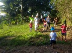 Grupo Peixe aprendendo a cuidar da natureza com o grupo do LEAS