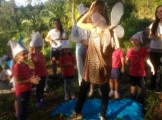 Grupo Peixe aprendendo a cuidar da natureza com o grupo do LEAS