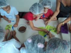 1º ano D vira ajudante do coelho da Páscoa