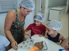 1º ano D vira ajudante do coelho da Páscoa